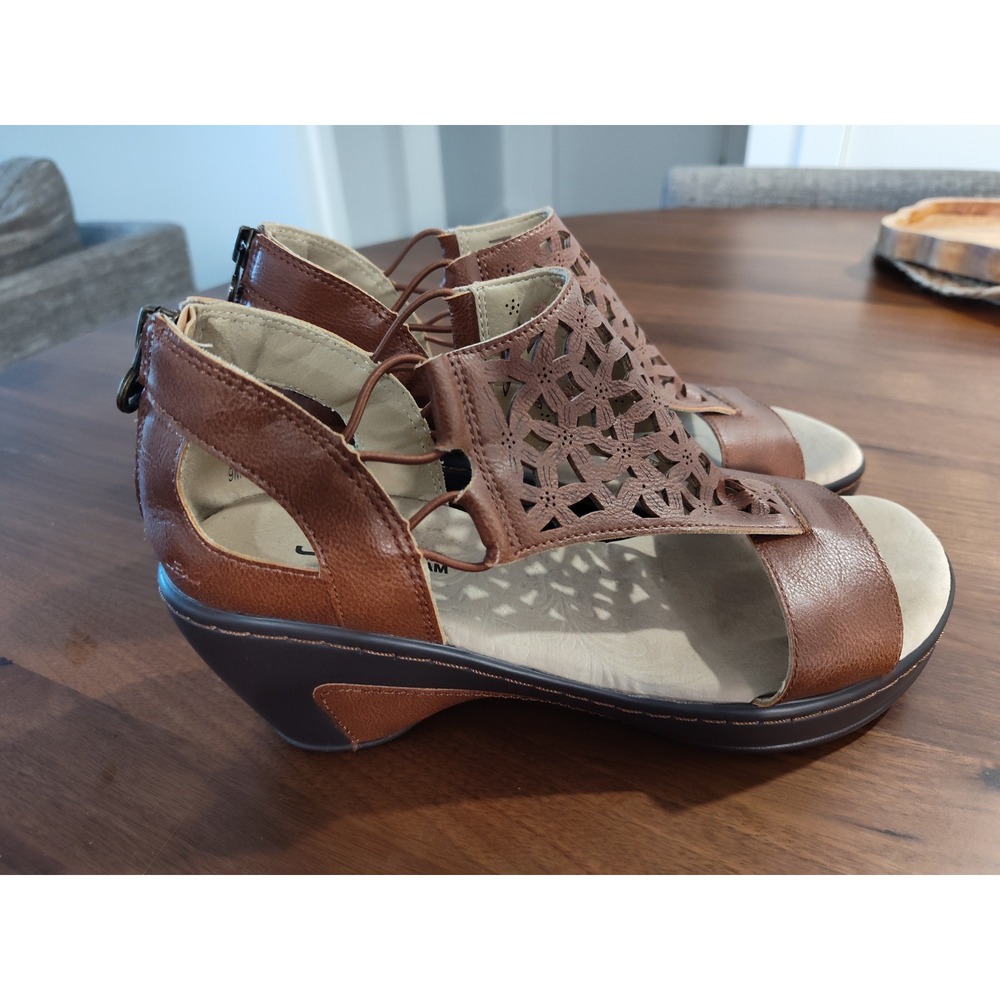 JBU‎ Jambu Brown Laser Cut Wedge Sandals Memory Foam Back Zip Womens 9M